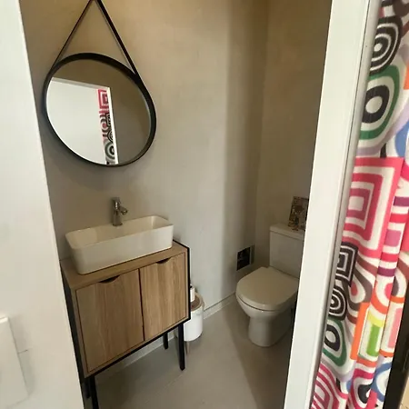 Independant Avec Parking Vendégház *